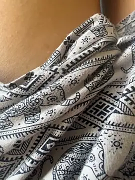 hummingbirds1612 online show from 22, 2, 2026