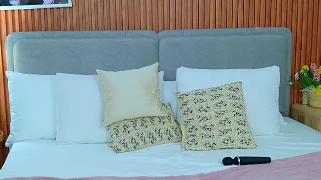 JulliRoss online show from 9, 4, 2026