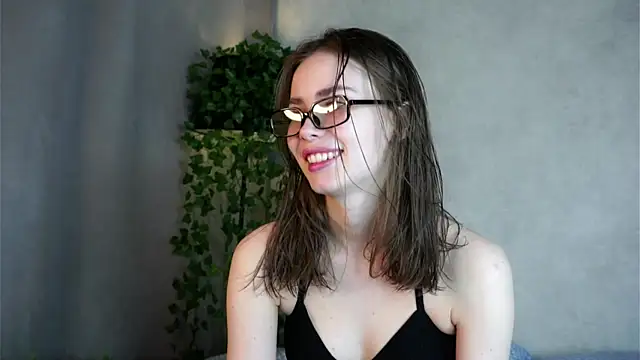 Snapshot of MonetLeitman chatting on 25, 4, 2026 MonetLeitman online show from 25, 4, 2026