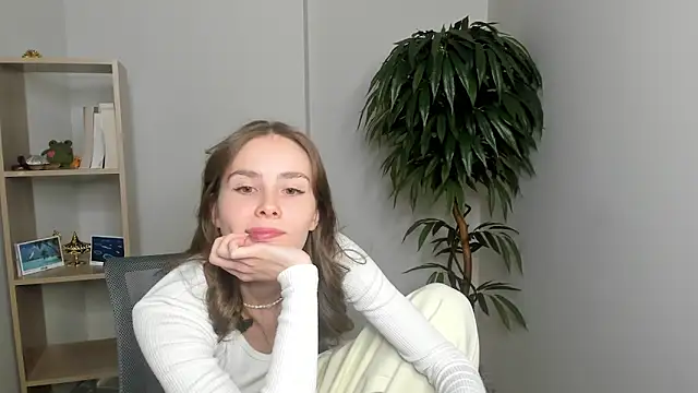 Snapshot of MonetLeitman chatting on 11, 10, 2025 MonetLeitman online show from 11, 10, 2025