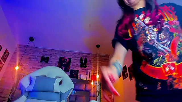 Evangelinejoness  online show from 16, 4, 2026