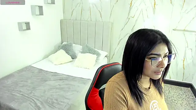 Snapshot of Amira_mansour chatting on 15, 10, 2025 Amira mansour online show from 15, 10, 2025