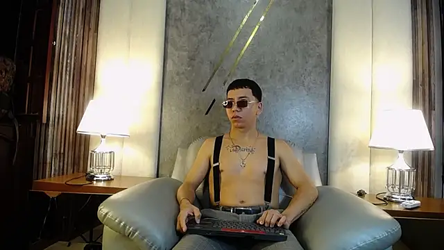 Snapshot of DanteLux__ chatting on 13, 10, 2025 DanteLux online show from 13, 10, 2025