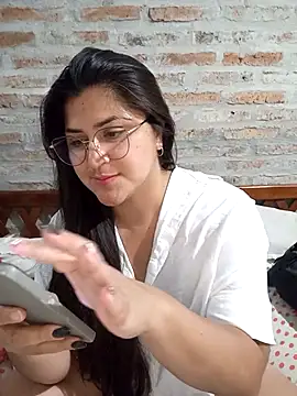 morenalatinaa online show from 6, 4, 2026