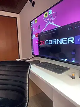 LunaMoore Pink online show from 19, 12, 2025