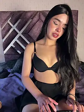 LunaMoore Pink online show from 6, 3, 2026