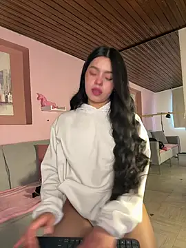 Snapshot of LunaMoore_Pink chatting on 8, 7, 2026 LunaMoore Pink online show from 8, 7, 2026