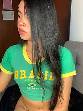 LunaMoore Pink online show from 17, 3, 2026