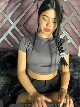 LunaMoore Pink online show from 5, 2, 2026