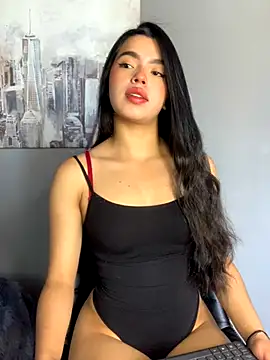 LunaMoore Pink online show from 21, 11, 2025