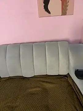 LunaMoore Pink online show from 18, 3, 2026