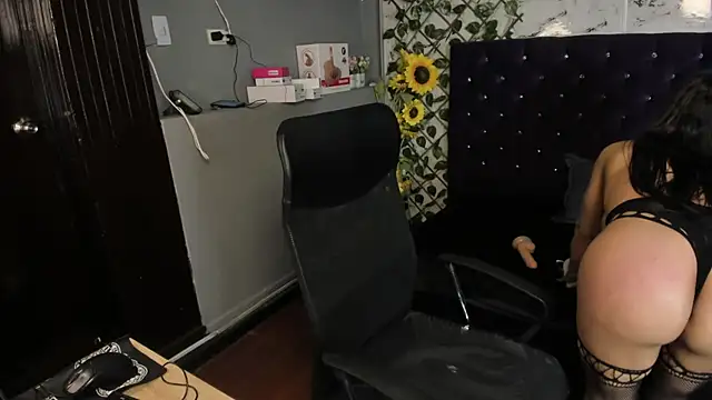 Snapshot of Yaluz_Naugthy chatting on 20, 6, 2026 Yaluz Naugthy online show from 20, 6, 2026
