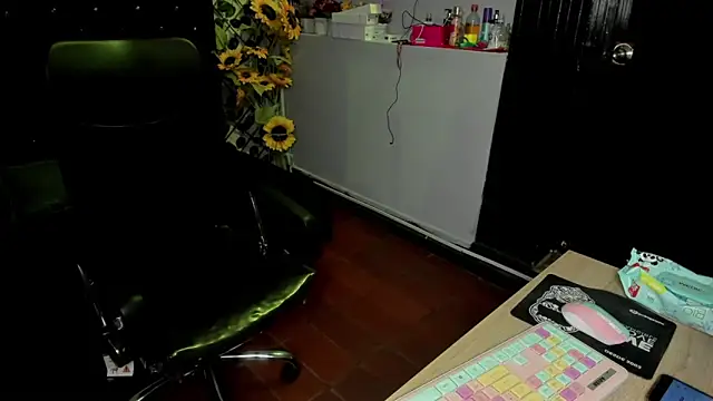 Yaluz Naugthy online show from 21, 3, 2026