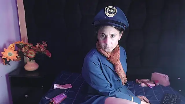 Snapshot of Kylie_Bloom chatting on 14, 11, 2025 Kylie Bloom online show from 14, 11, 2025