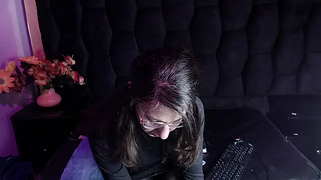 Snapshot of Kylie_Bloom chatting on 16, 11, 2025 Kylie Bloom online show from 16, 11, 2025