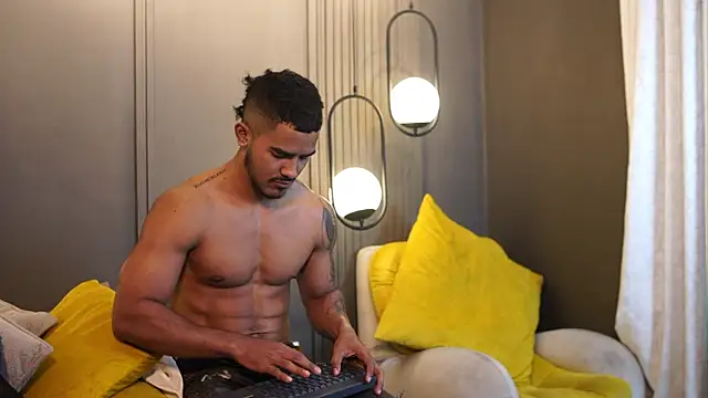 Snapshot of Reik_Vonn chatting on 3, 5, 2026 Reik Vonn online show from 3, 5, 2026