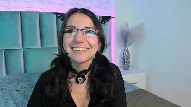 HollyPeach online show from 25, 10, 2025