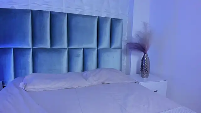 HollyPeach online show from 3, 5, 2026