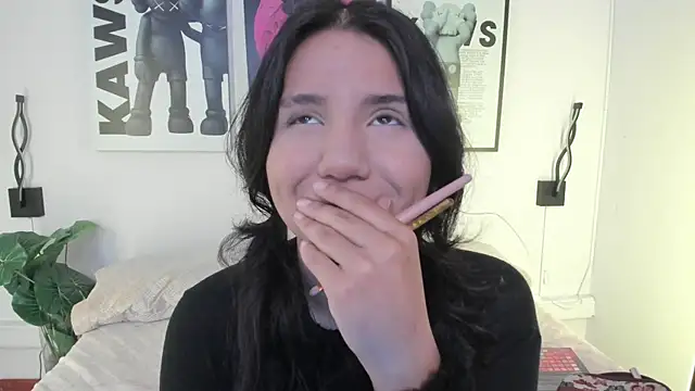 Snapshot of HollyPeach chatting on 16, 6, 2026 HollyPeach online show from 16, 6, 2026