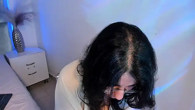 HollyPeach online show from 5, 12, 2025