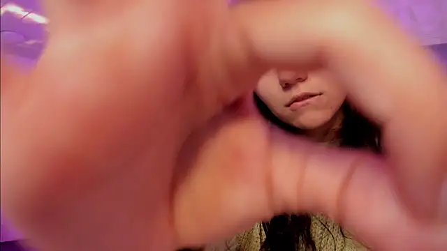 HollyPeach online show from 7, 4, 2026