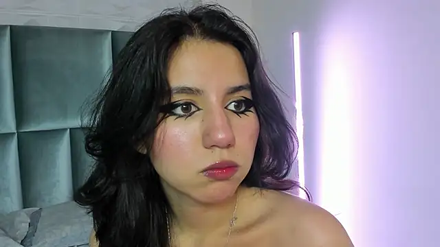 HollyPeach online show from 2, 2, 2026