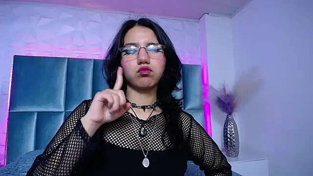 HollyPeach online show from 19, 12, 2025