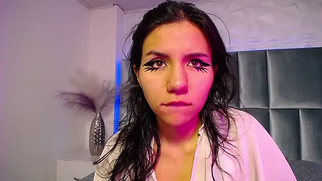 HollyPeach online show from 4, 12, 2025