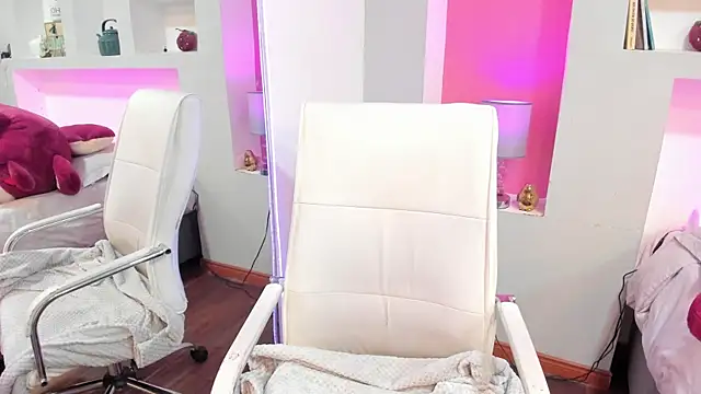 HollyPeach online show from 13, 4, 2026