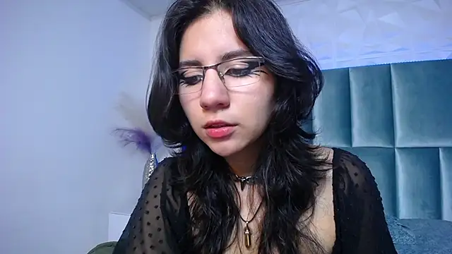 HollyPeach online show from 1, 12, 2025