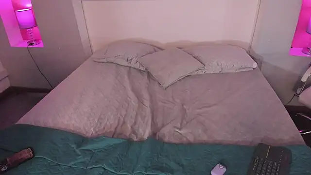 HollyPeach online show from 21, 10, 2025