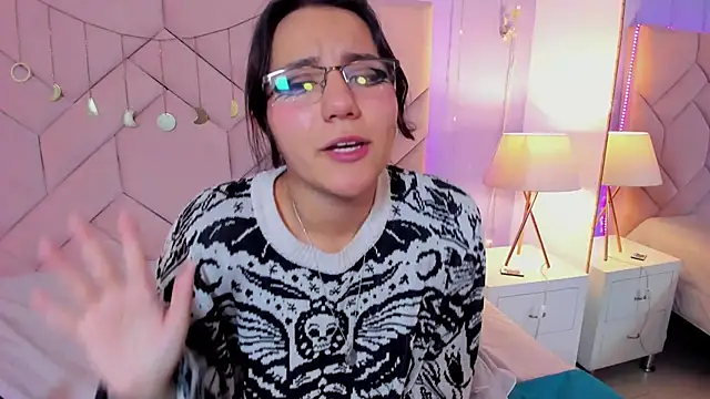 HollyPeach online show from 6, 11, 2025