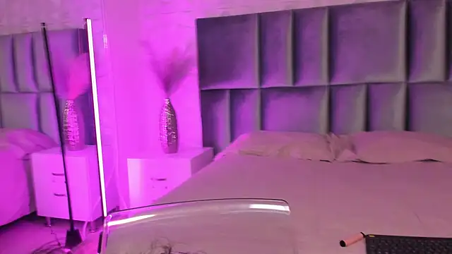 HollyPeach online show from 4, 4, 2026