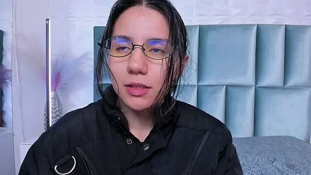 Snapshot of HollyPeach chatting on 29, 6, 2026 HollyPeach online show from 29, 6, 2026