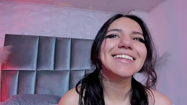 HollyPeach online show from 16, 4, 2026