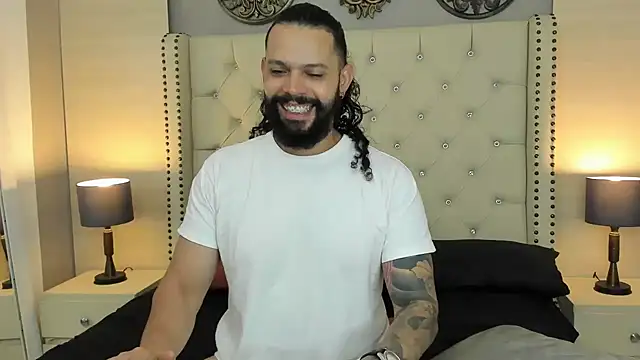 Snapshot of AlukardBig chatting on 29, 10, 2025 AlukardBig online show from 29, 10, 2025