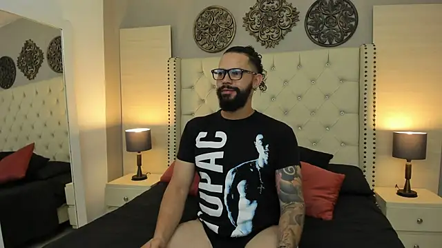 Snapshot of AlukardBig chatting on 18, 10, 2025 AlukardBig online show from 18, 10, 2025