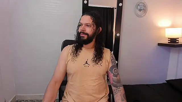 Snapshot of AlukardBig chatting on 7, 11, 2025 AlukardBig online show from 7, 11, 2025