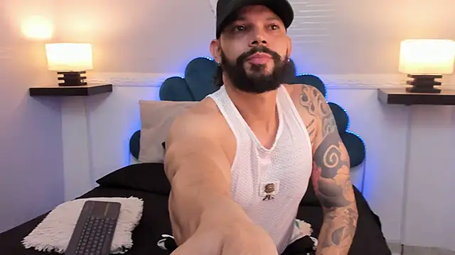 Snapshot of AlukardBig chatting on 13, 11, 2025 AlukardBig online show from 13, 11, 2025