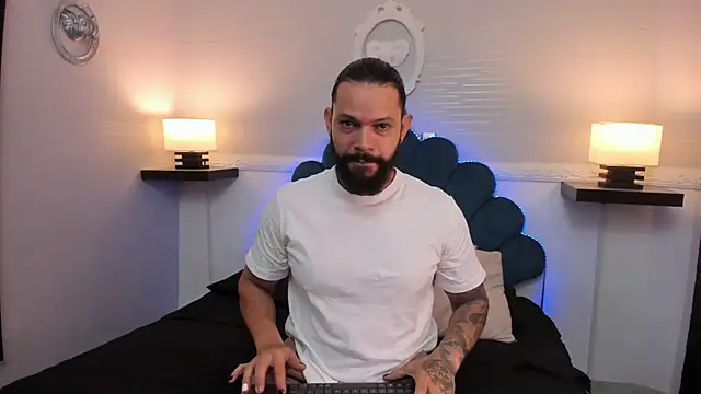 Snapshot of AlukardBig chatting on 6, 11, 2025 AlukardBig online show from 6, 11, 2025