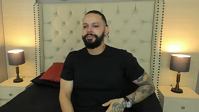 Snapshot of AlukardBig chatting on 24, 10, 2025 AlukardBig online show from 24, 10, 2025