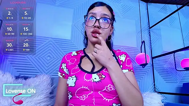 Snapshot of CinnamonHeat chatting on 15, 10, 2025 CinnamonHeat online show from 15, 10, 2025