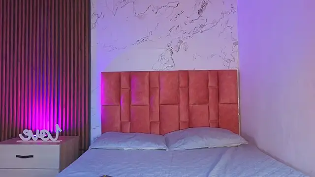 Snapshot of danna_peters chatting on 28, 10, 2025 danna peters online show from 28, 10, 2025