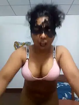 Expose Queen online show from 10, 4, 2026