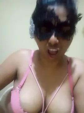 Expose Queen online show from 4, 2, 2026