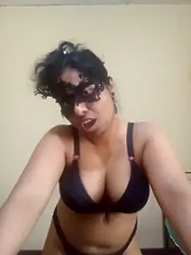 Expose Queen online show from 3, 3, 2026