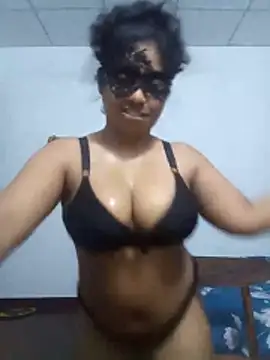 Expose Queen online show from 12, 4, 2026