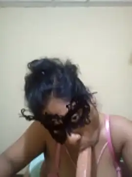 Expose Queen online show from 19, 12, 2025