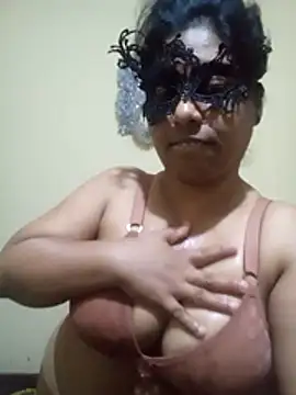 Expose Queen online show from 14, 2, 2026