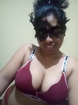 Expose Queen online show from 6, 3, 2026